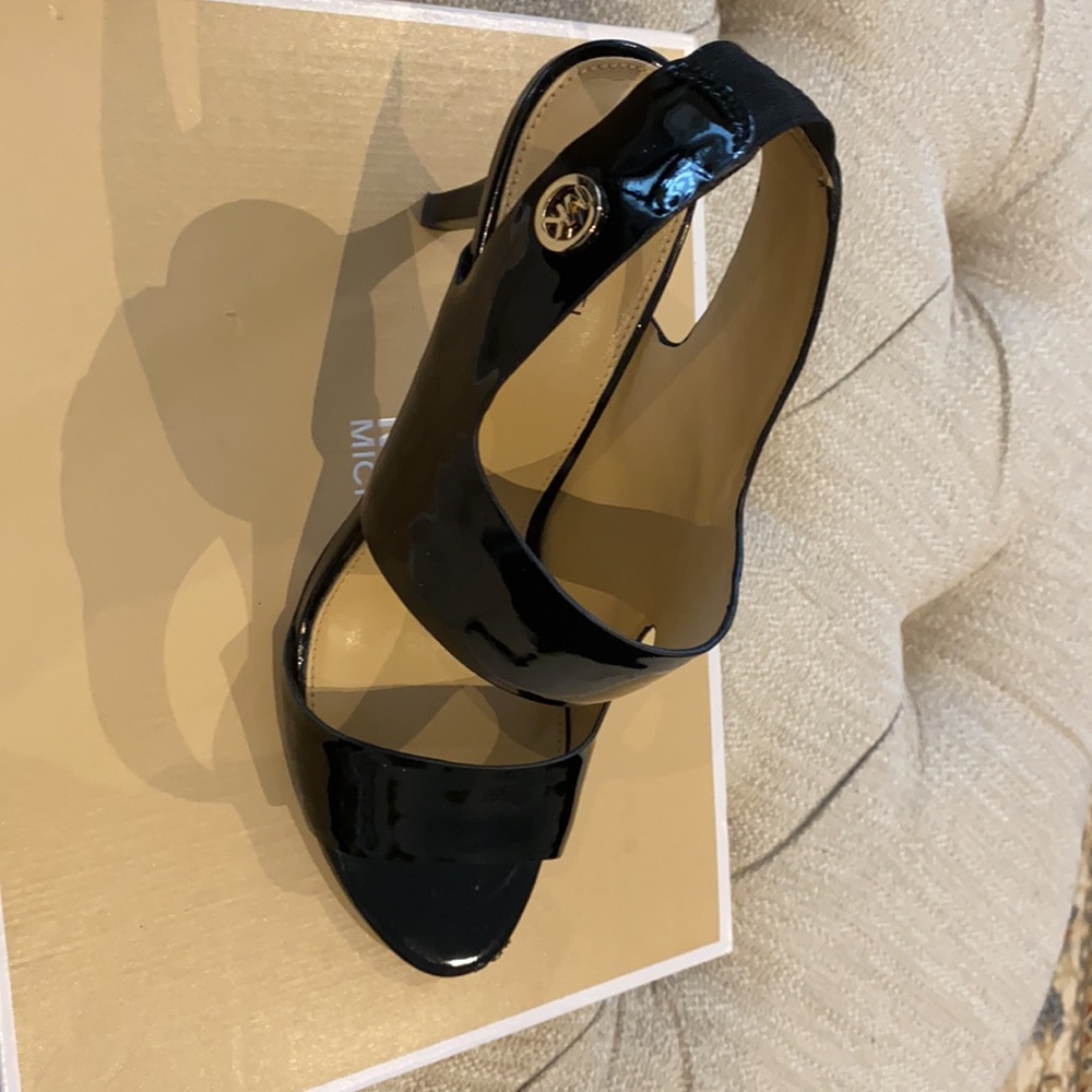 MK Shoes - Picture 3 of 8